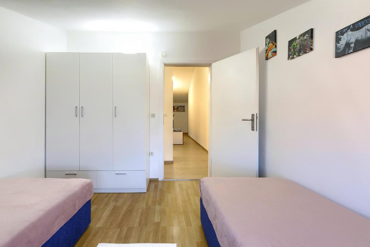 Homestay Pula Exterior photo